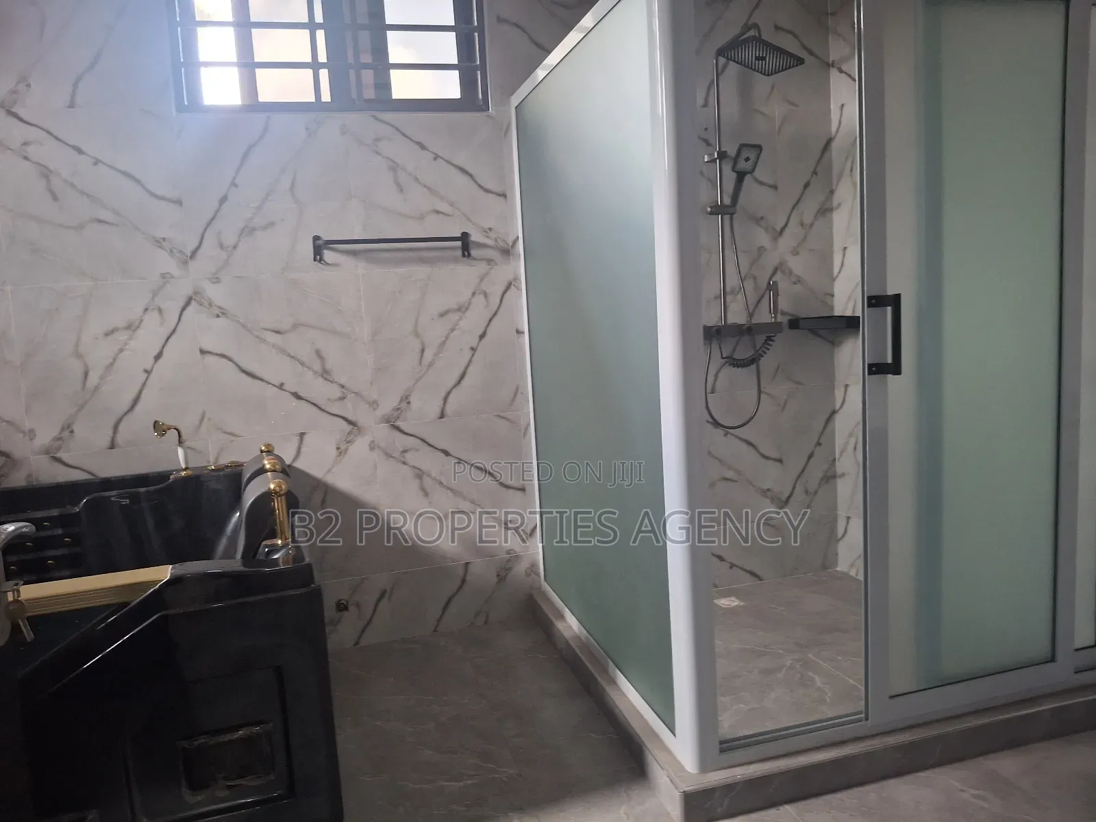 Furnished 5bdrm House in B2 Properties Agency, Kumasi Metropolitan