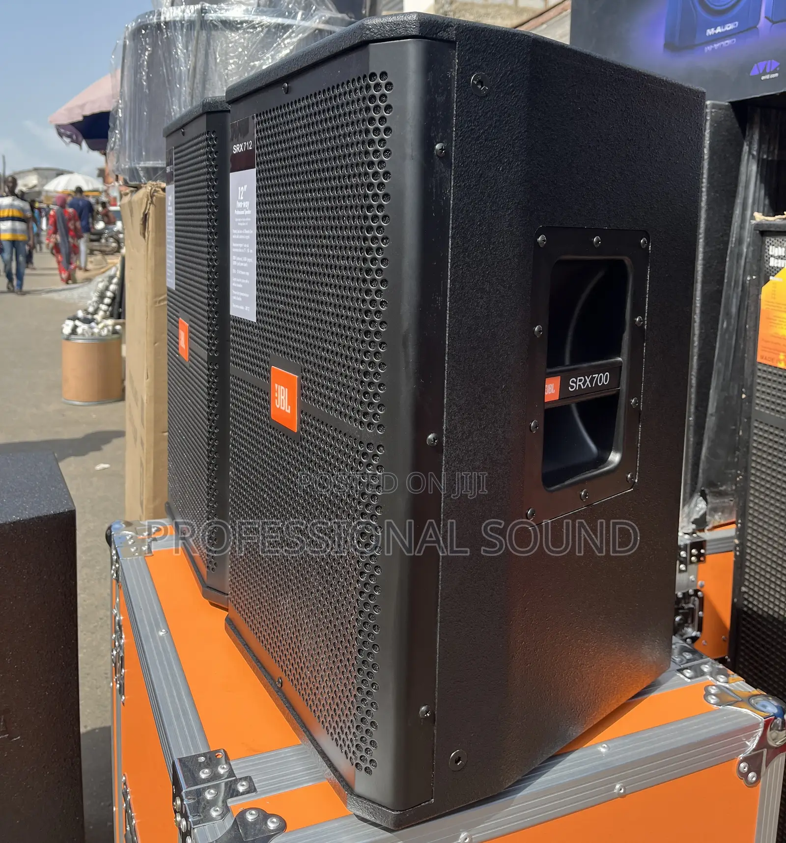 Plywood JBL Srx712m 12-Inch Two-Way Professional Stage Monitor Speaker