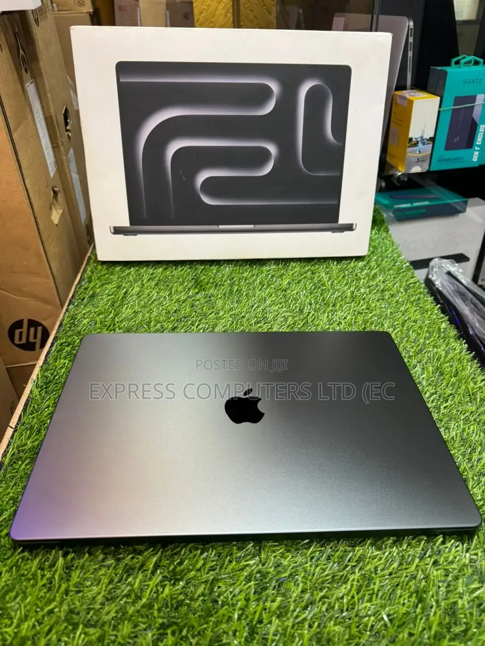 Apple MacBook Pro 2023 M3 Pro 16-Inch 18GB Apple M3 SSHD (Hybrid) 512GB