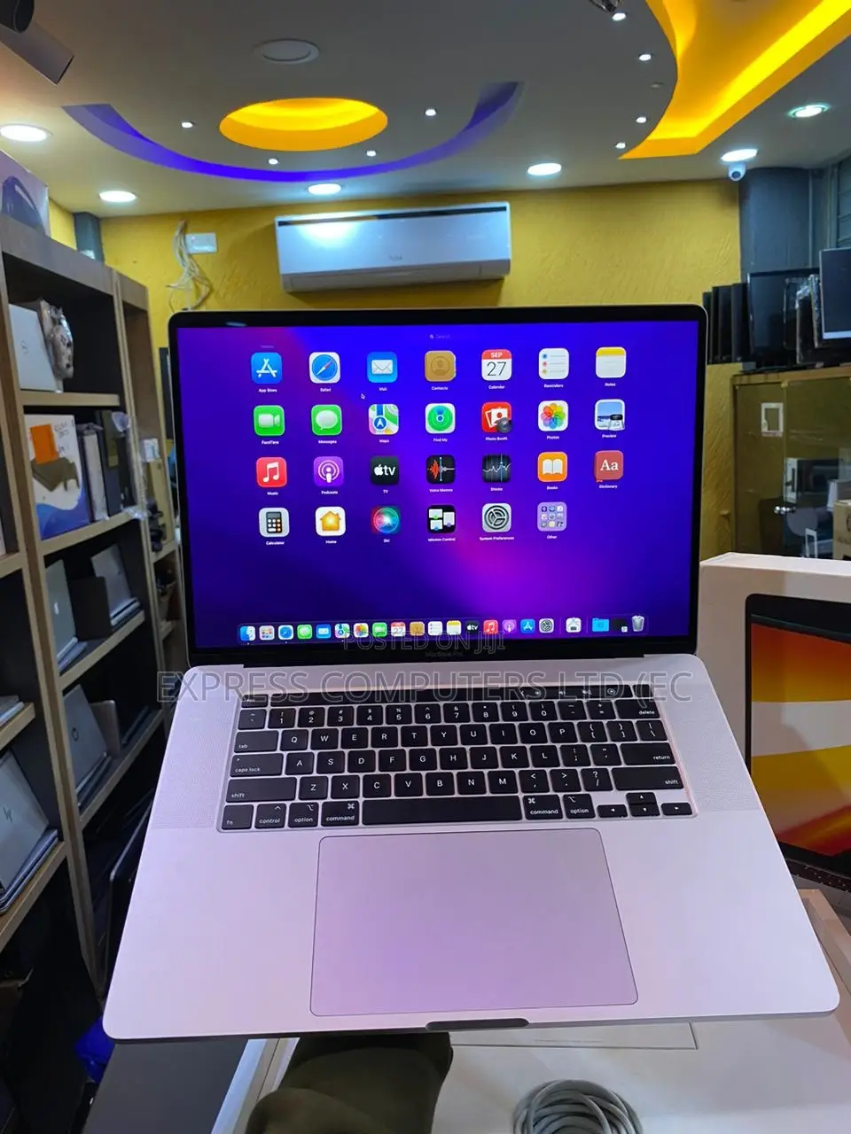 Laptop Apple MacBook Pro 2019 16GB Intel Core I7 SSHD (Hybrid) 512GB