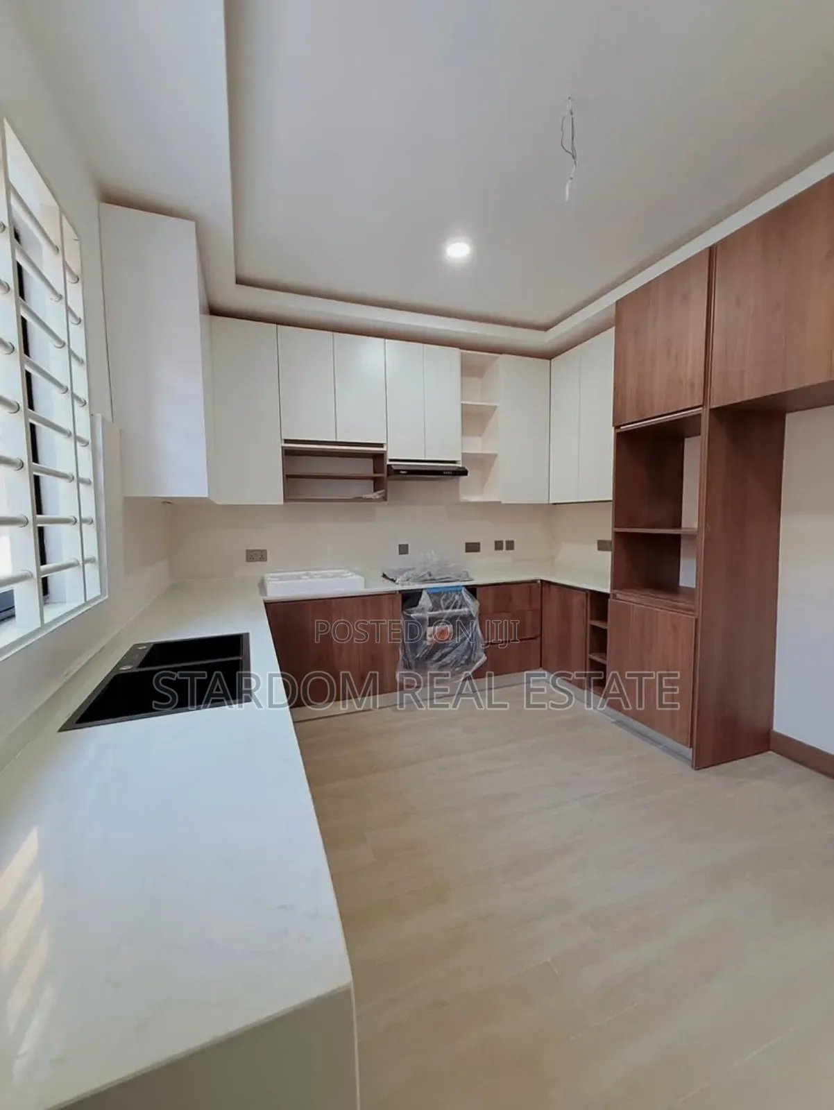 4bdrm Duplex in Sakumono for sale
