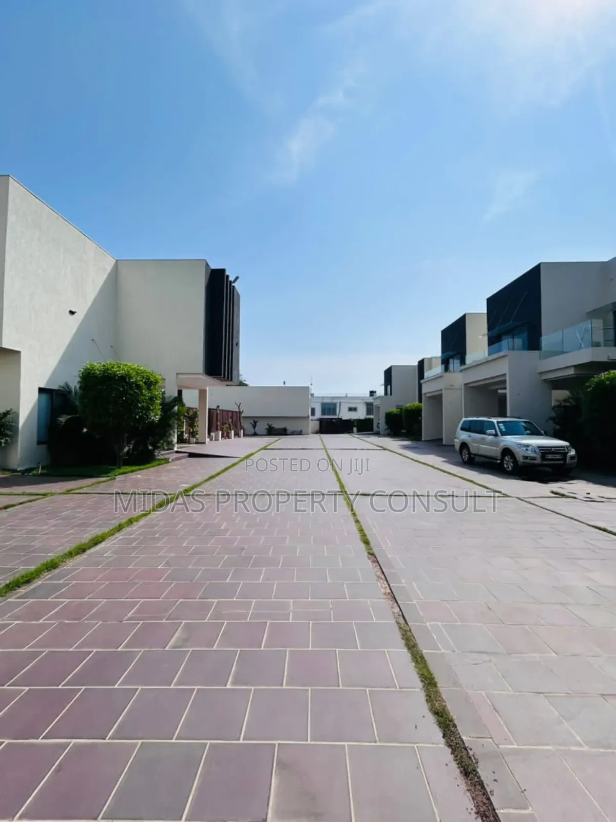 Furnished 4bdrm Townhouse / Terrace in Airport for rent