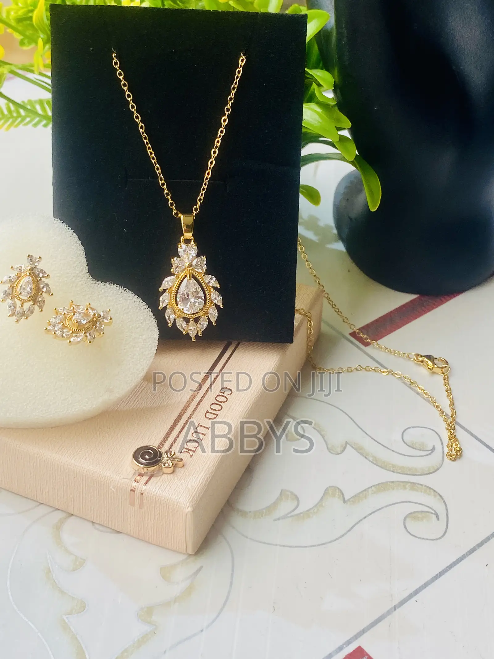 Tear Drop Zirconia Necklace With Earrings