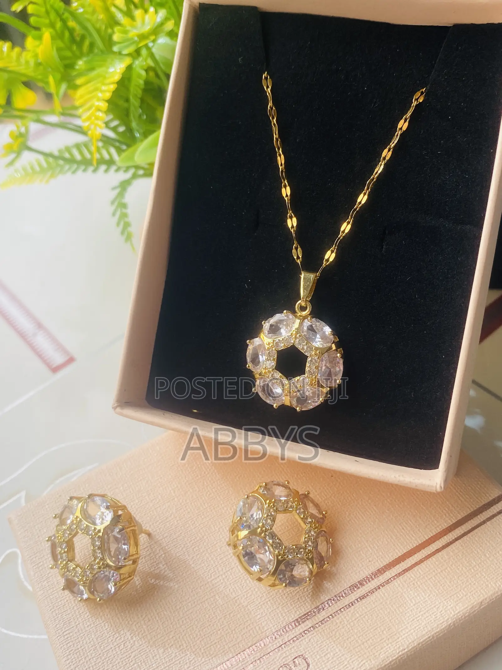 Quality Ladies Necklace With Earrings