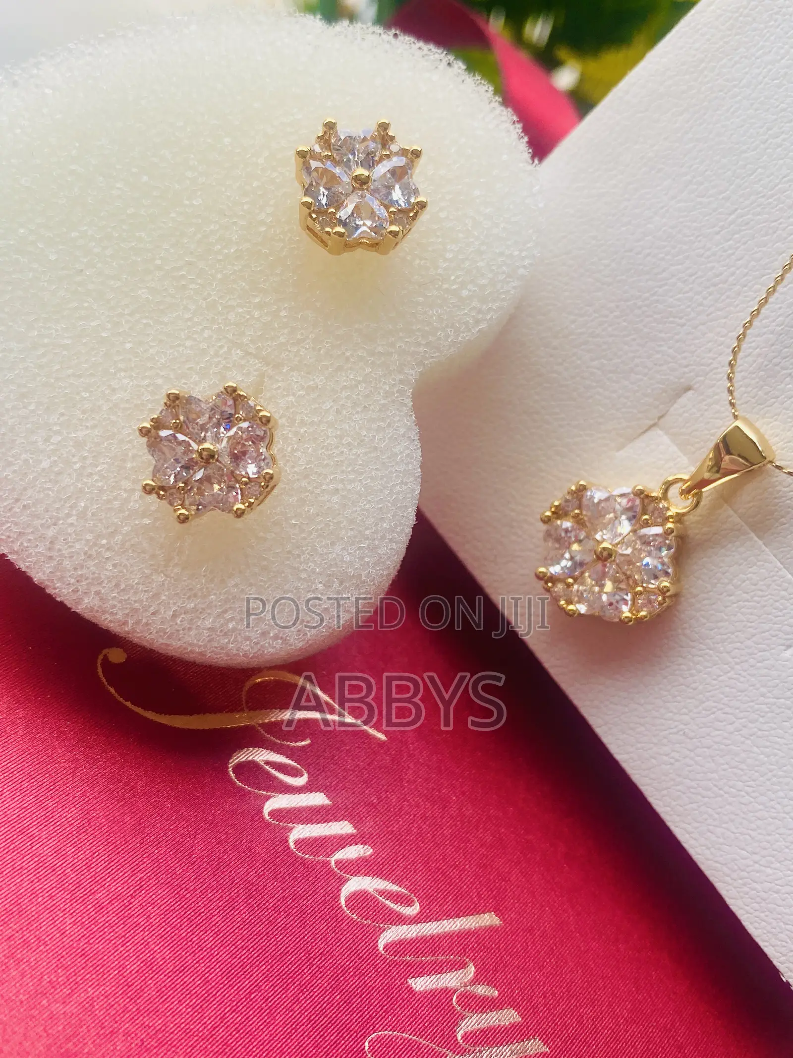 Love Cluster Pendant Necklace With Earrings