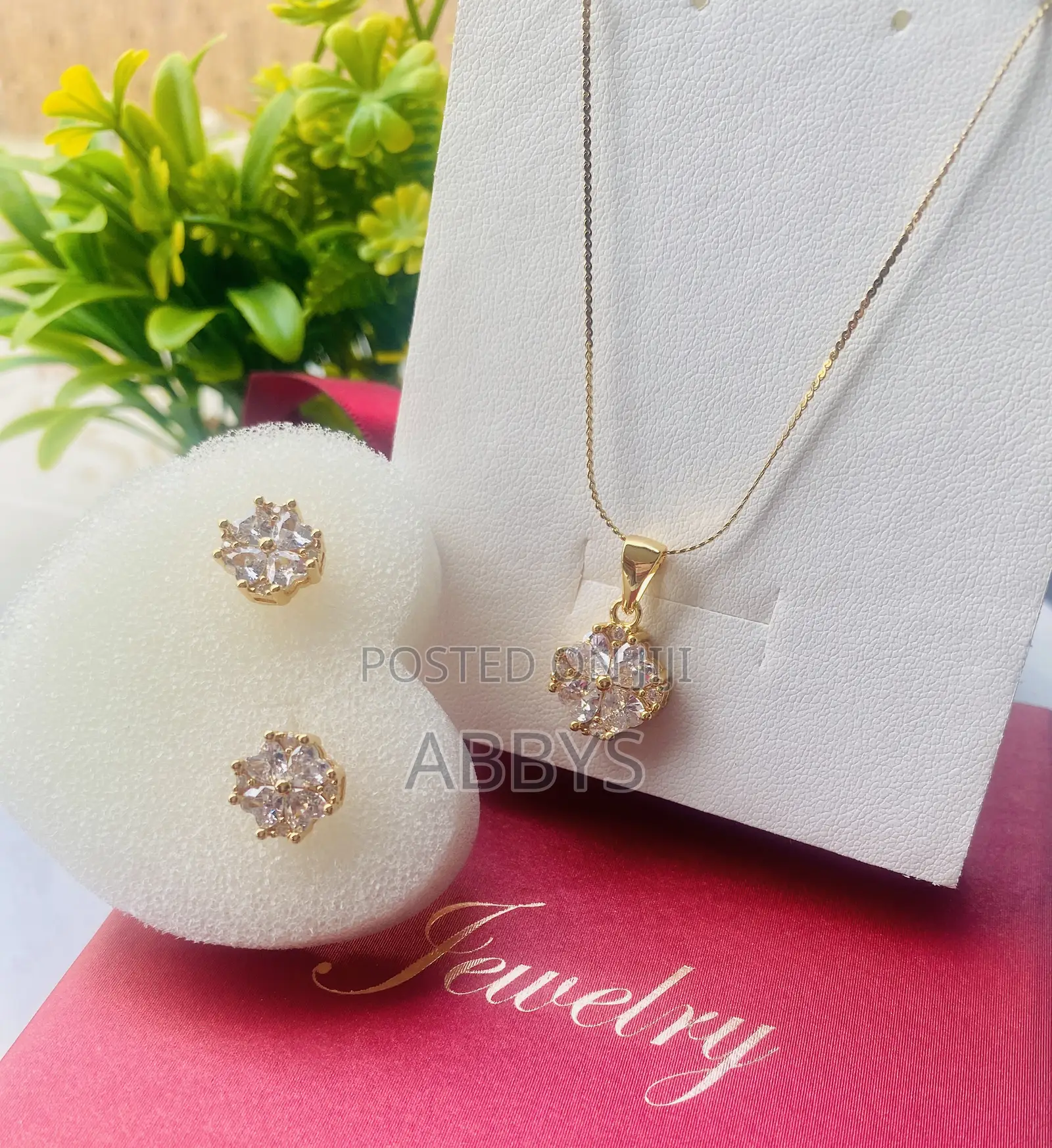 Love Cluster Pendant Necklace With Earrings