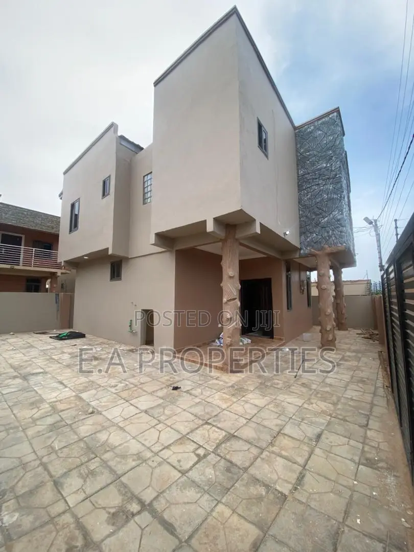 3bdrm House in E A Properties, Oyarifa Mall Area for rent