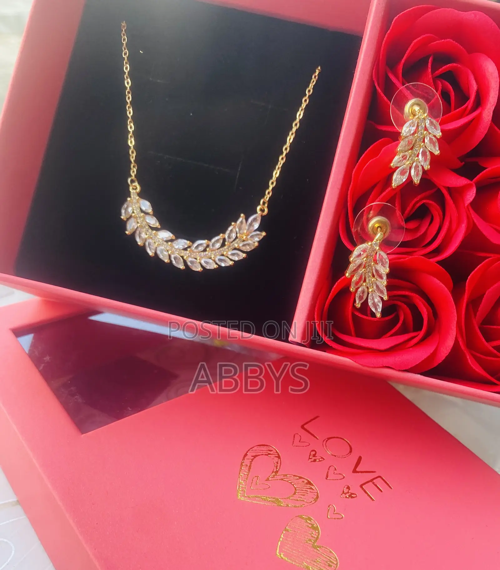 Stunning Necklace With Earrings