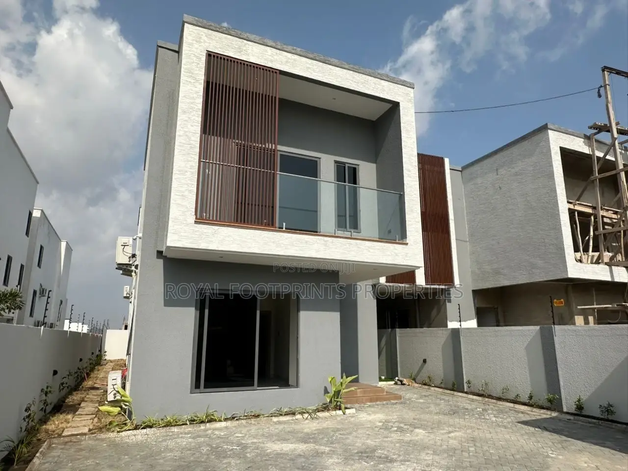 4bdrm House in Luxelooks Properties, Ashaley Botwe for rent
