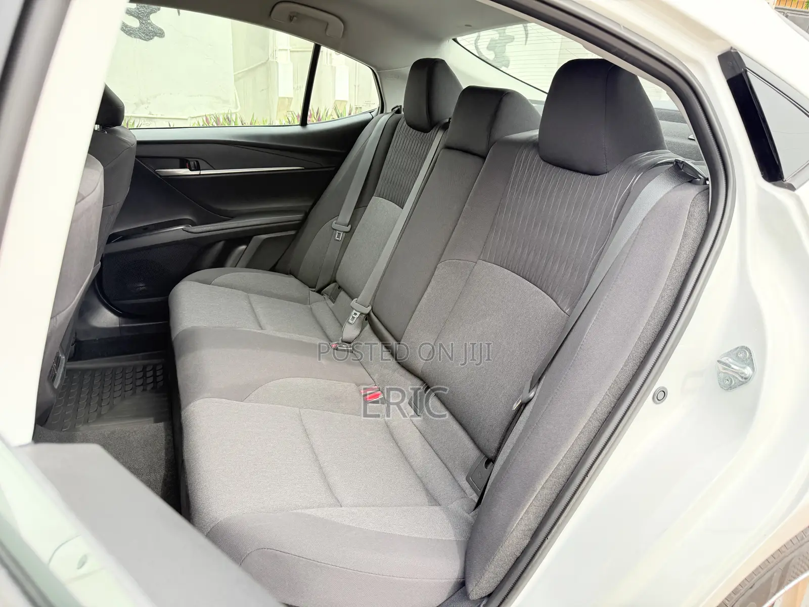 Toyota Camry SE 2025 White