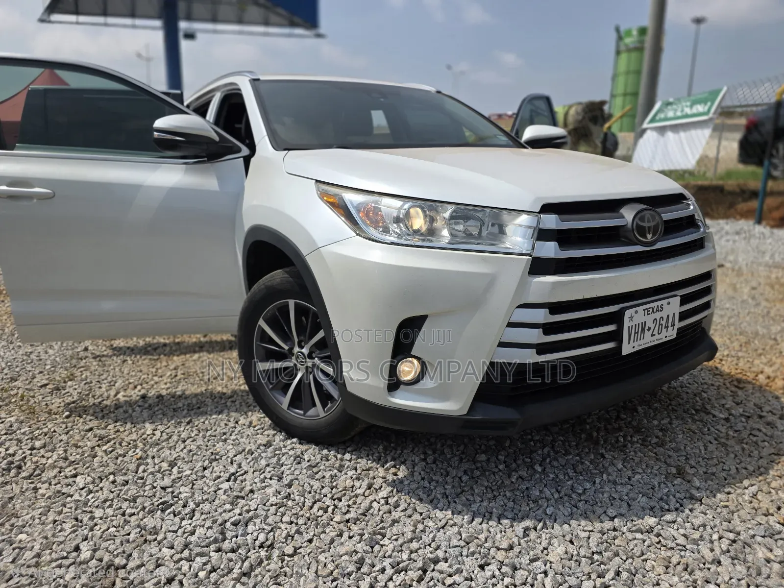 Toyota Highlander XLE 4x2 V6 (3.5L 6cyl 8A) 2018 White