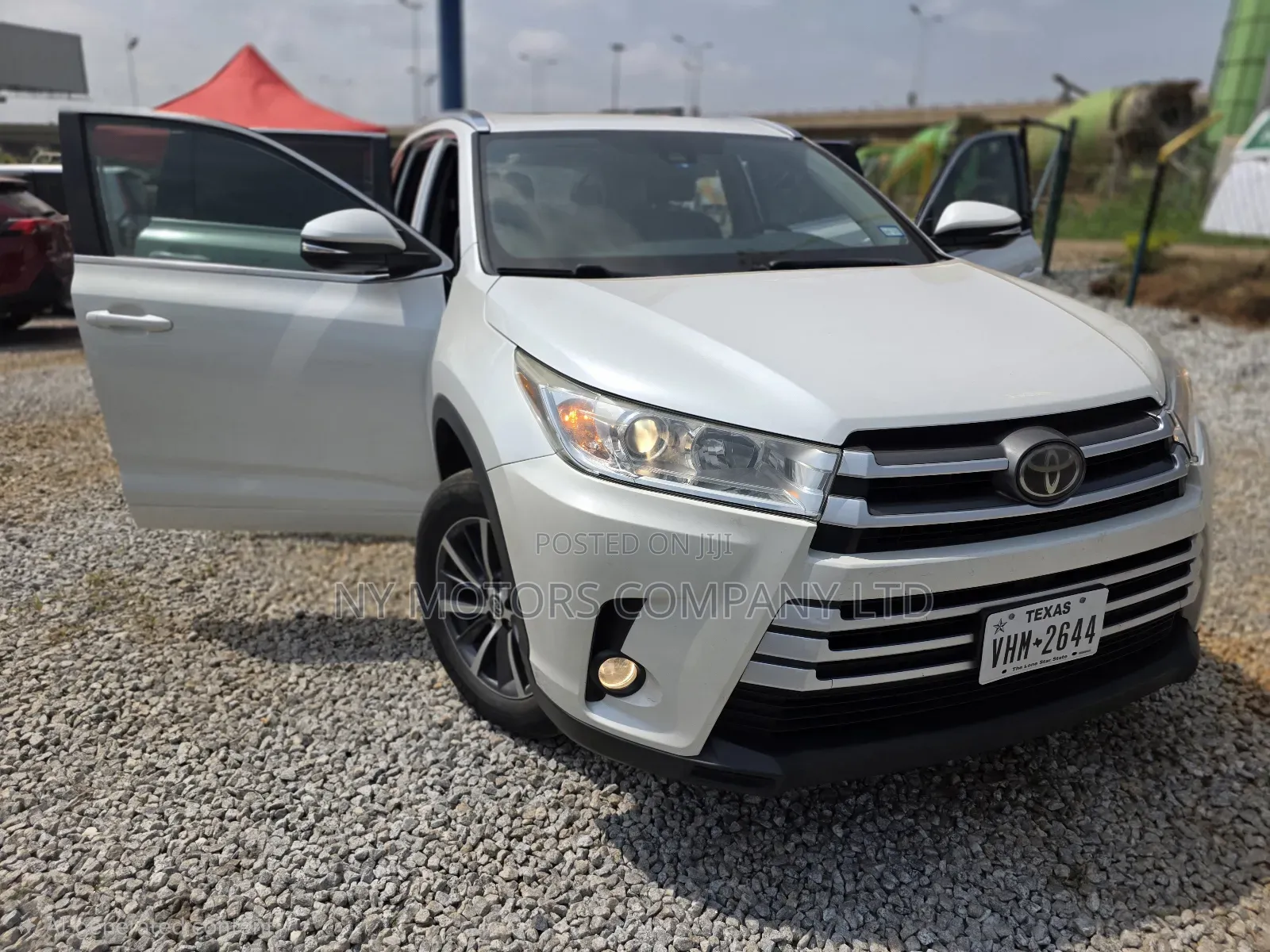 Toyota Highlander XLE 4x2 V6 (3.5L 6cyl 8A) 2018 White