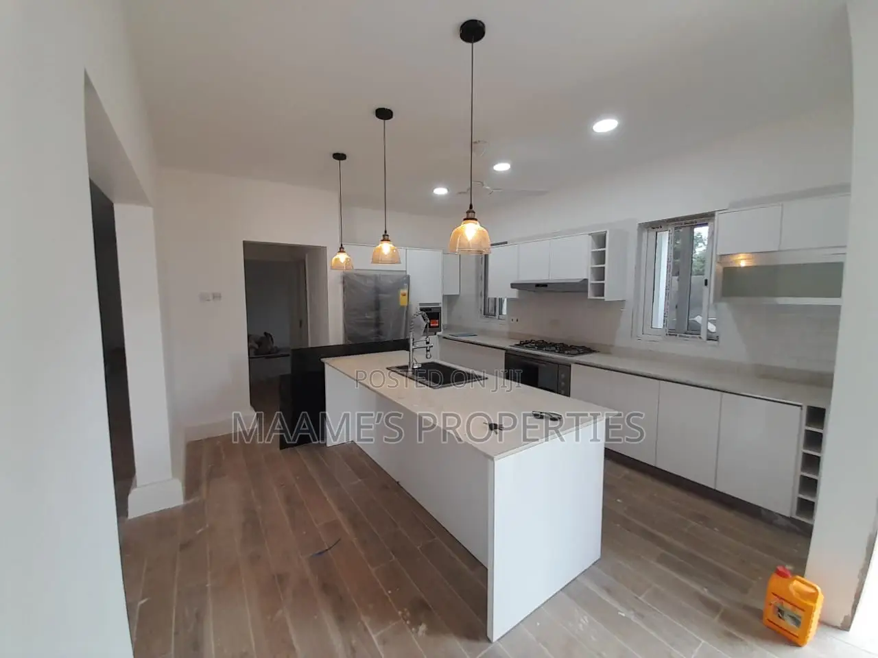 4bdrm Duplex in Airport Residential Area for sale