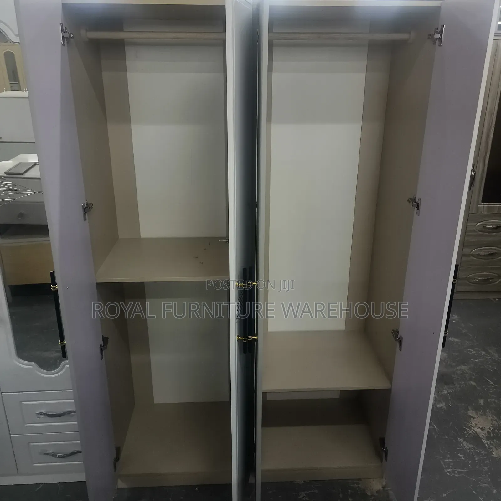 4 Feet Wooden Wardrobe