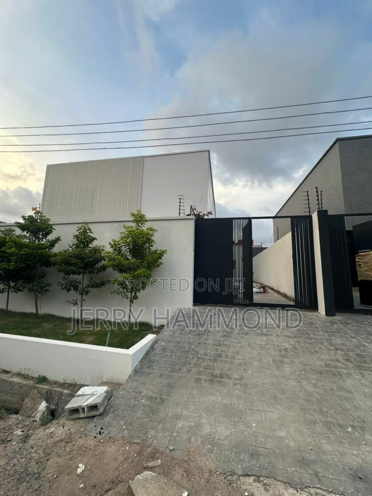 4bdrm House in East Airport, Tseaddo for sale