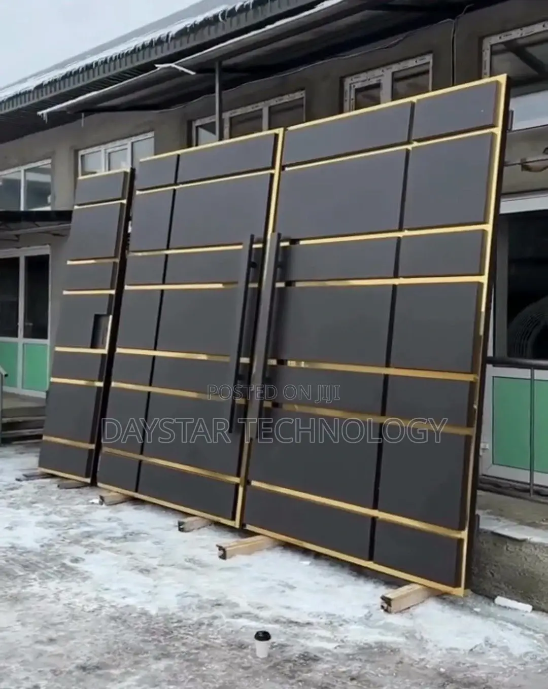High End Panel Gate for High-End Properties