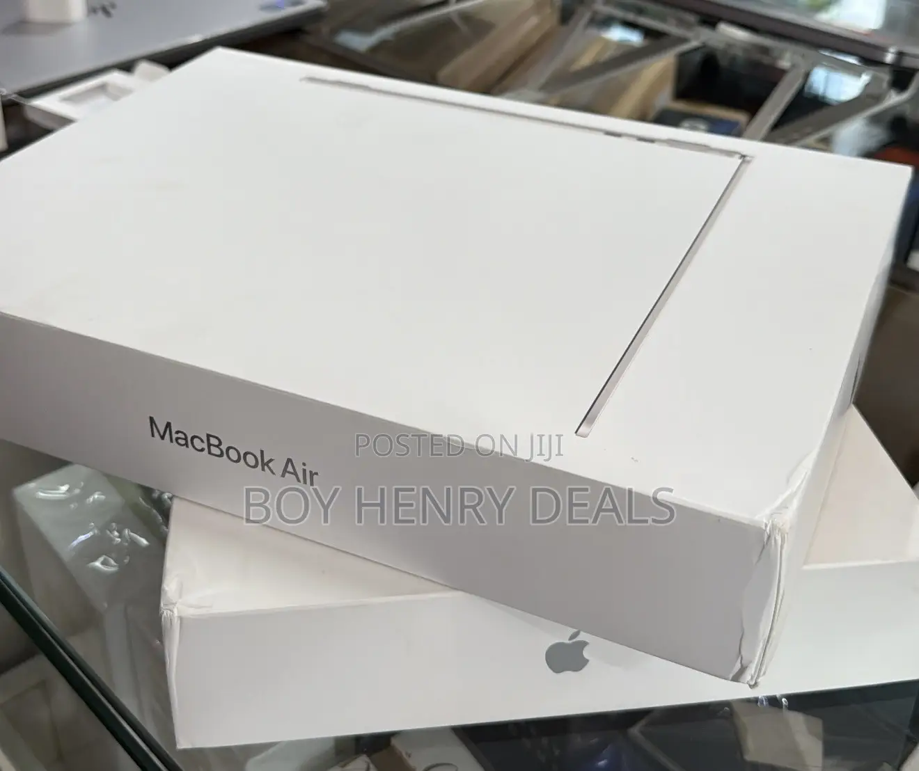 New Laptop Apple MacBook Air 2025 M4 13-Inch 16GB Apple M4 SSD 256GB