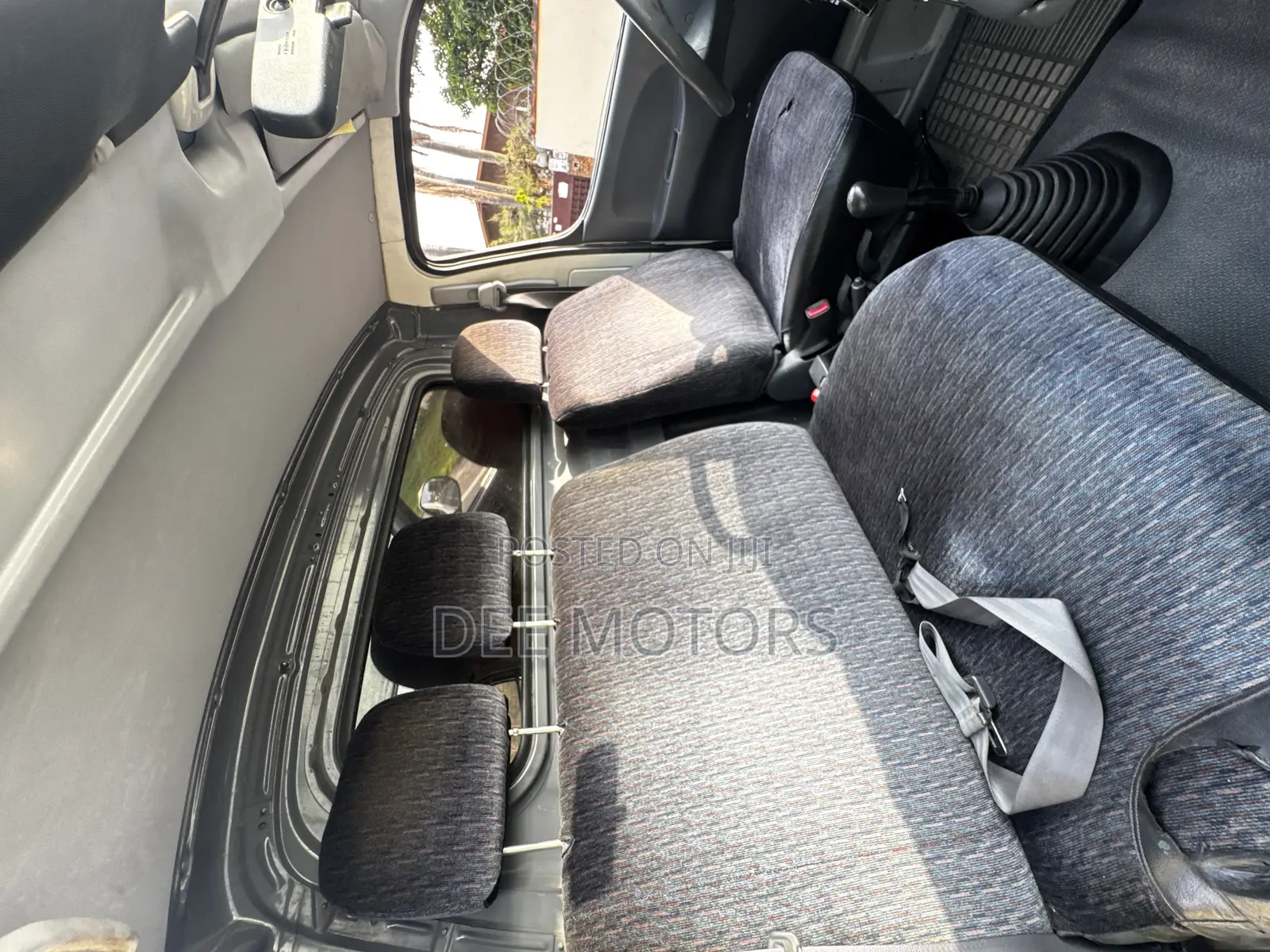 Toyota HiAce 2000 White