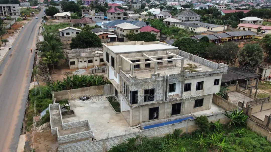 5bdrm Mansion in Weija for sale