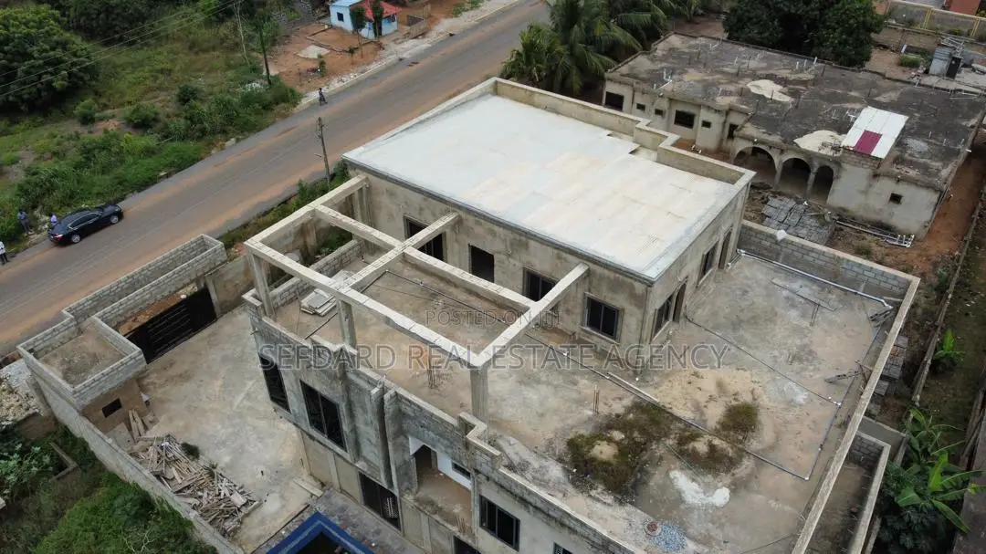 5bdrm Mansion in Weija for sale