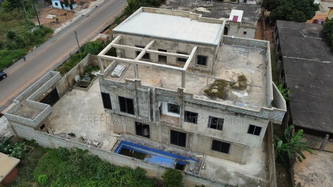 5bdrm Mansion in Weija for sale