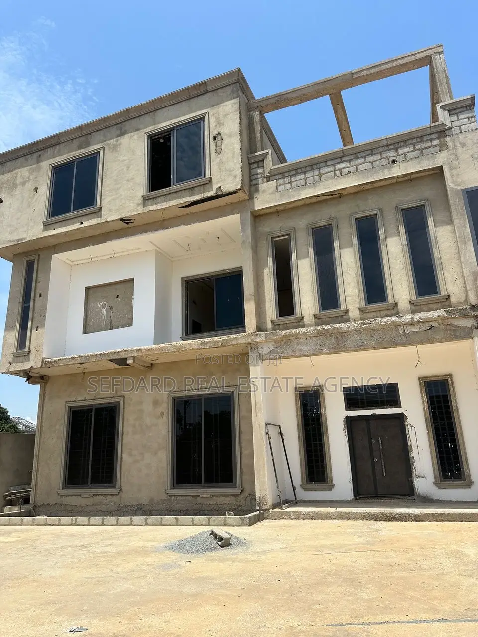 5bdrm Mansion in Weija for sale