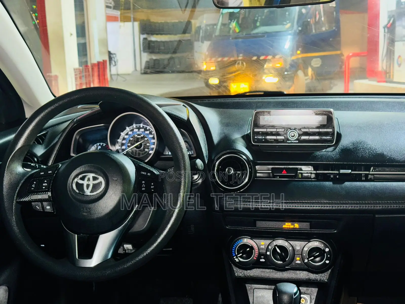 Toyota Yaris 2016 Blue