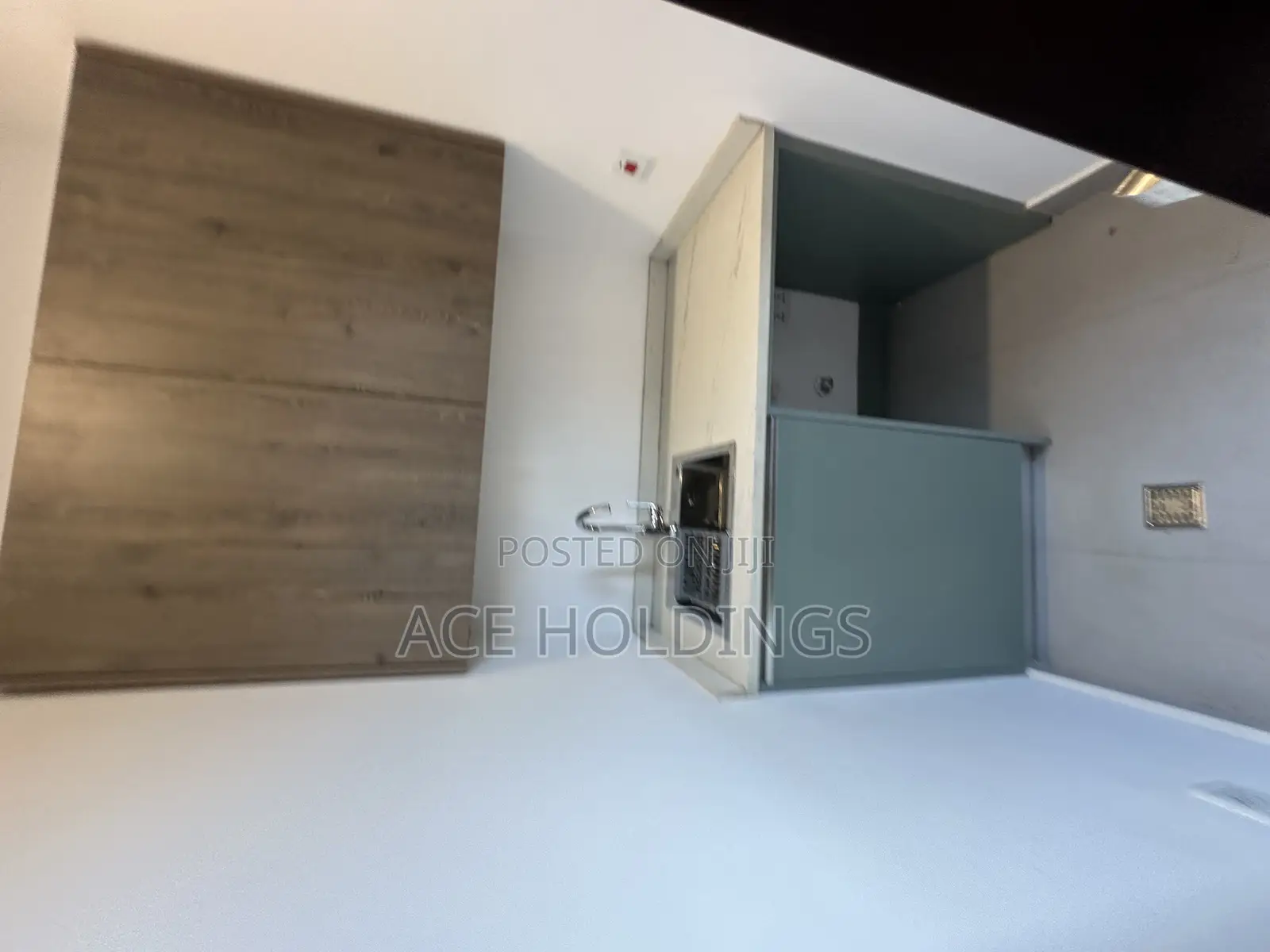3bdrm Townhouse/Terrace in Community 25, Tema Metropolitan for sale