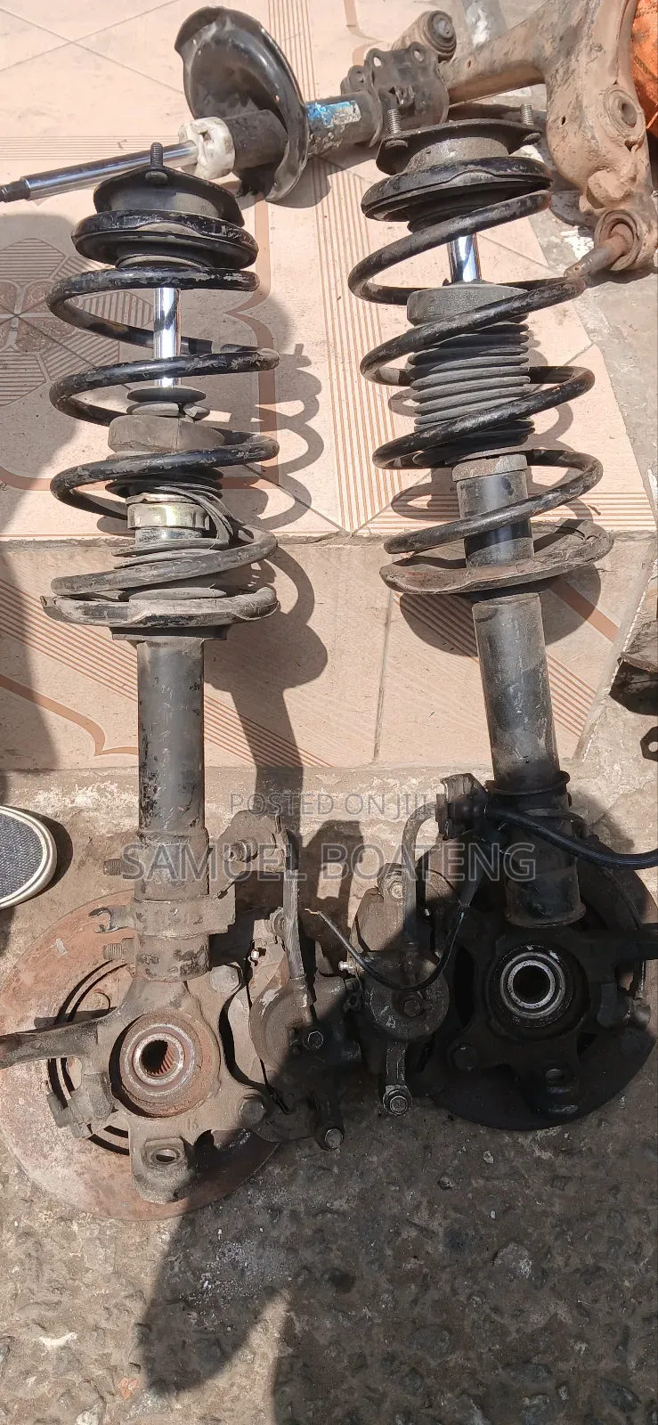 Nissan Sentra 2005 Front SHCKS Complete With the Hub