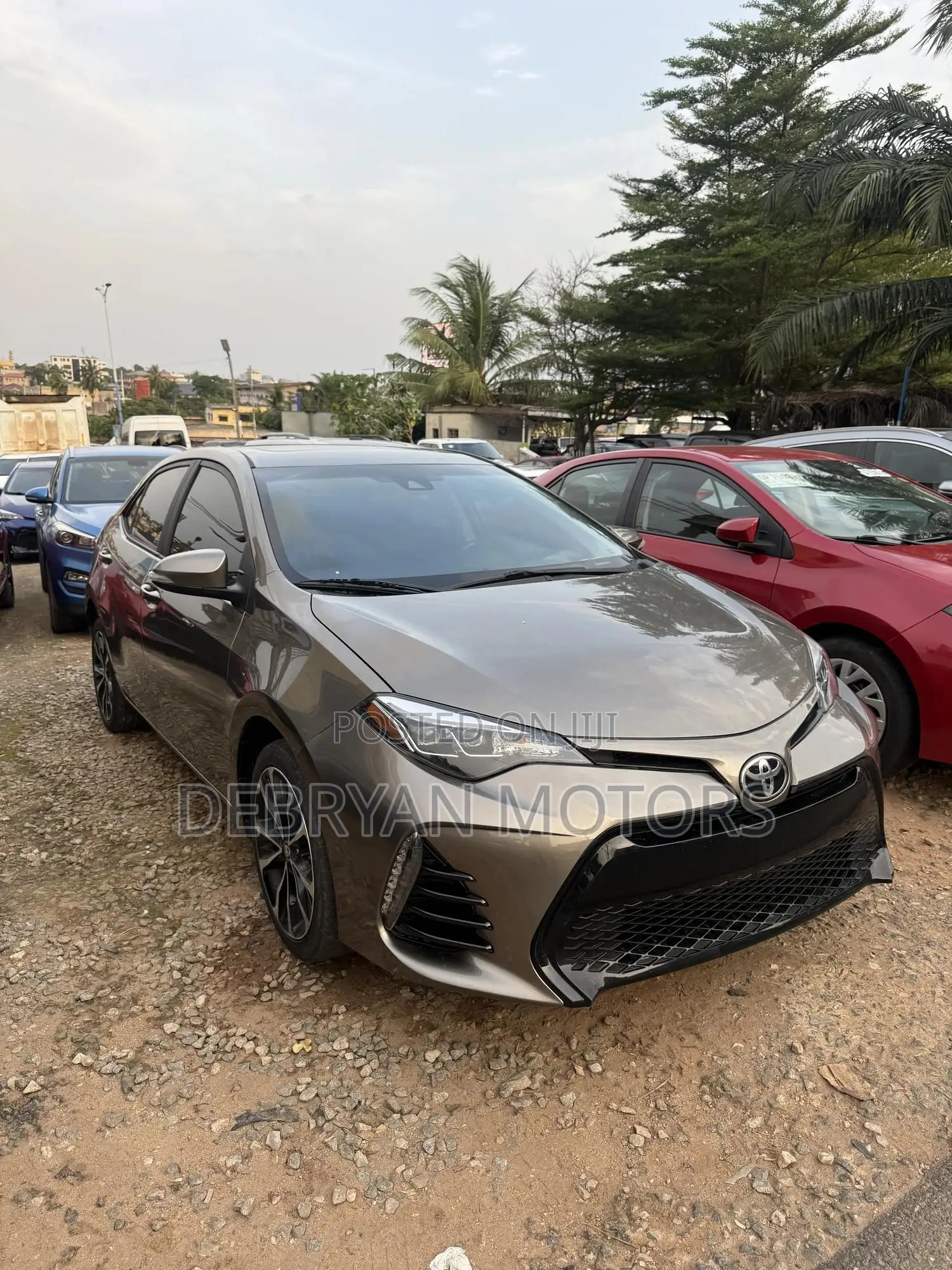 Toyota Corolla SE 4dr Sedan (1.8L 4cyl CVT) 2017 Brown