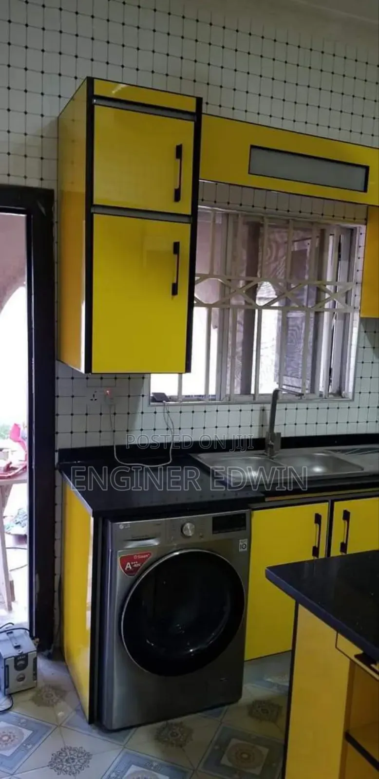 6bdrm House in Adjen Kotoku, Accra Metropolitan for sale