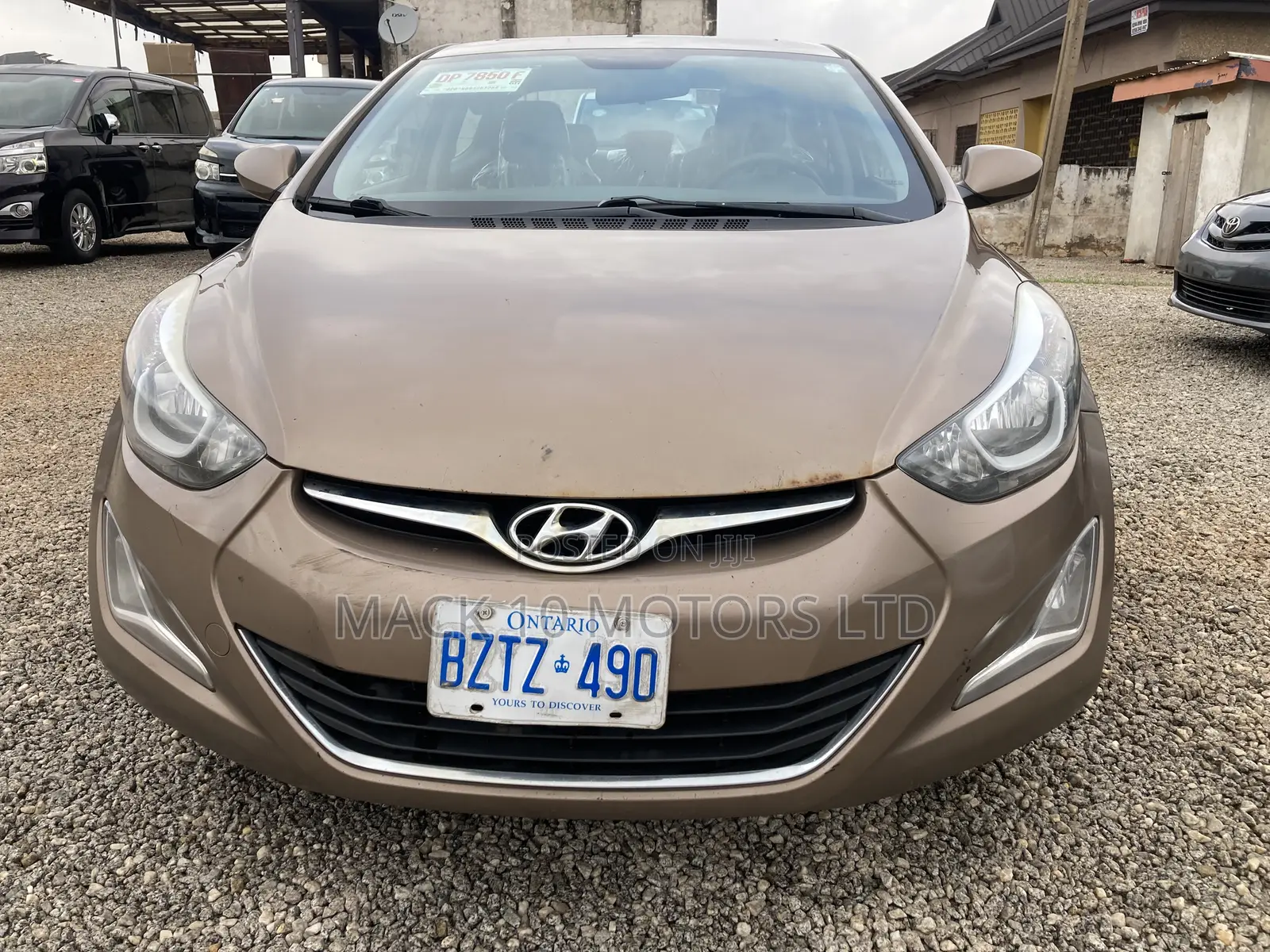 Hyundai Elantra Limited Sedan FWD (1.8L 4cyl 6A) 2016 Gold