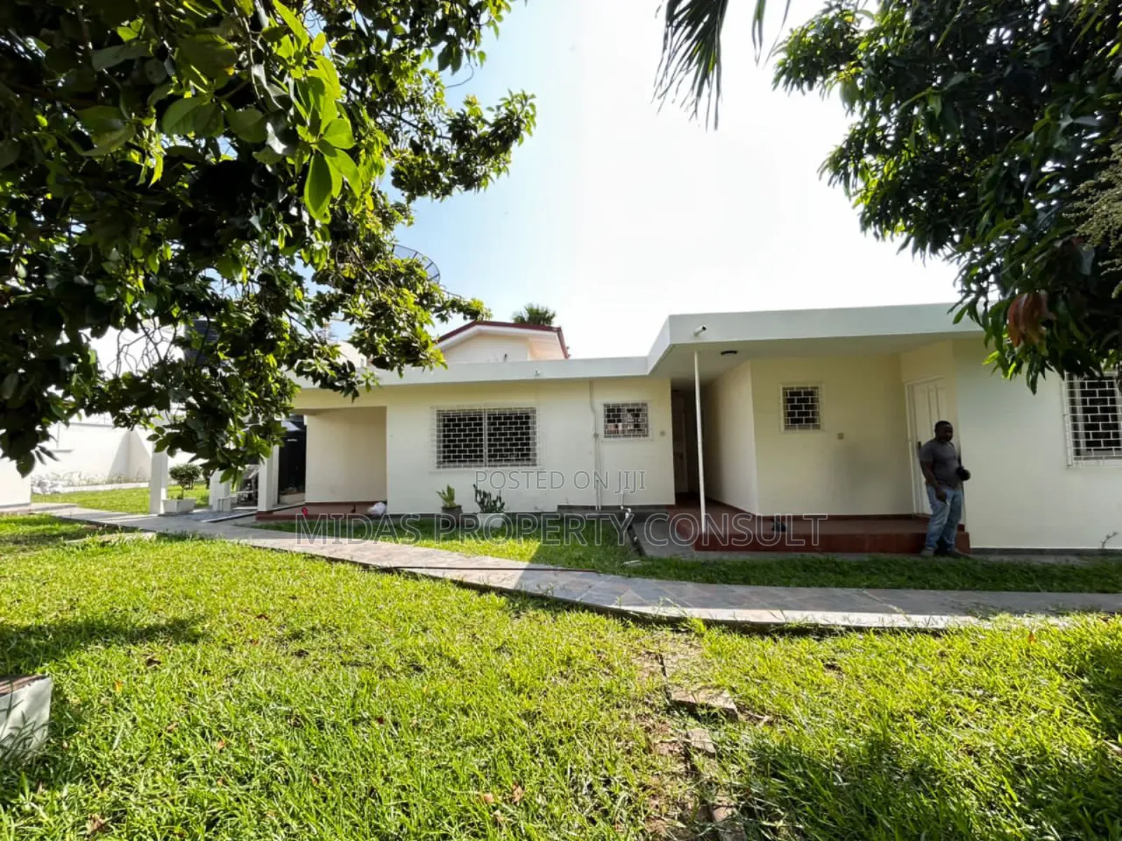 7bdrm House in Labone for rent