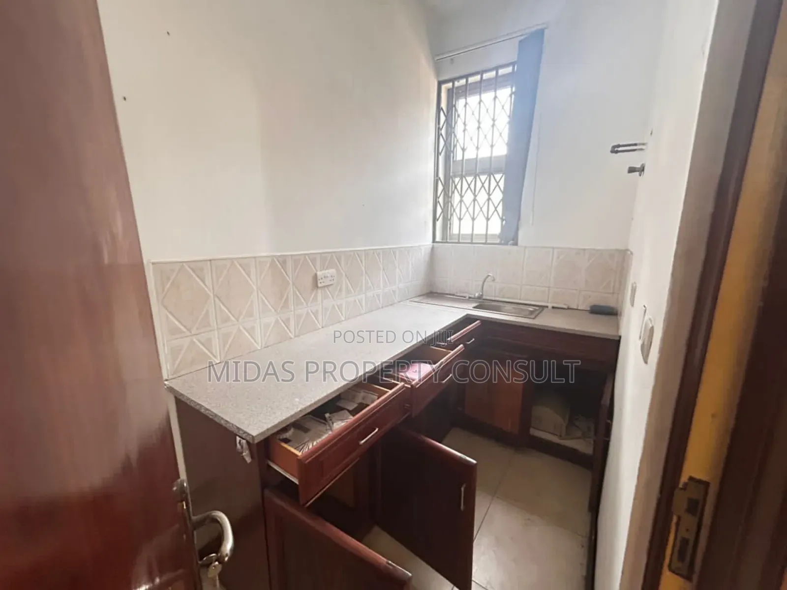 5bedroom Self Compound to Let for Office Use at Ridge