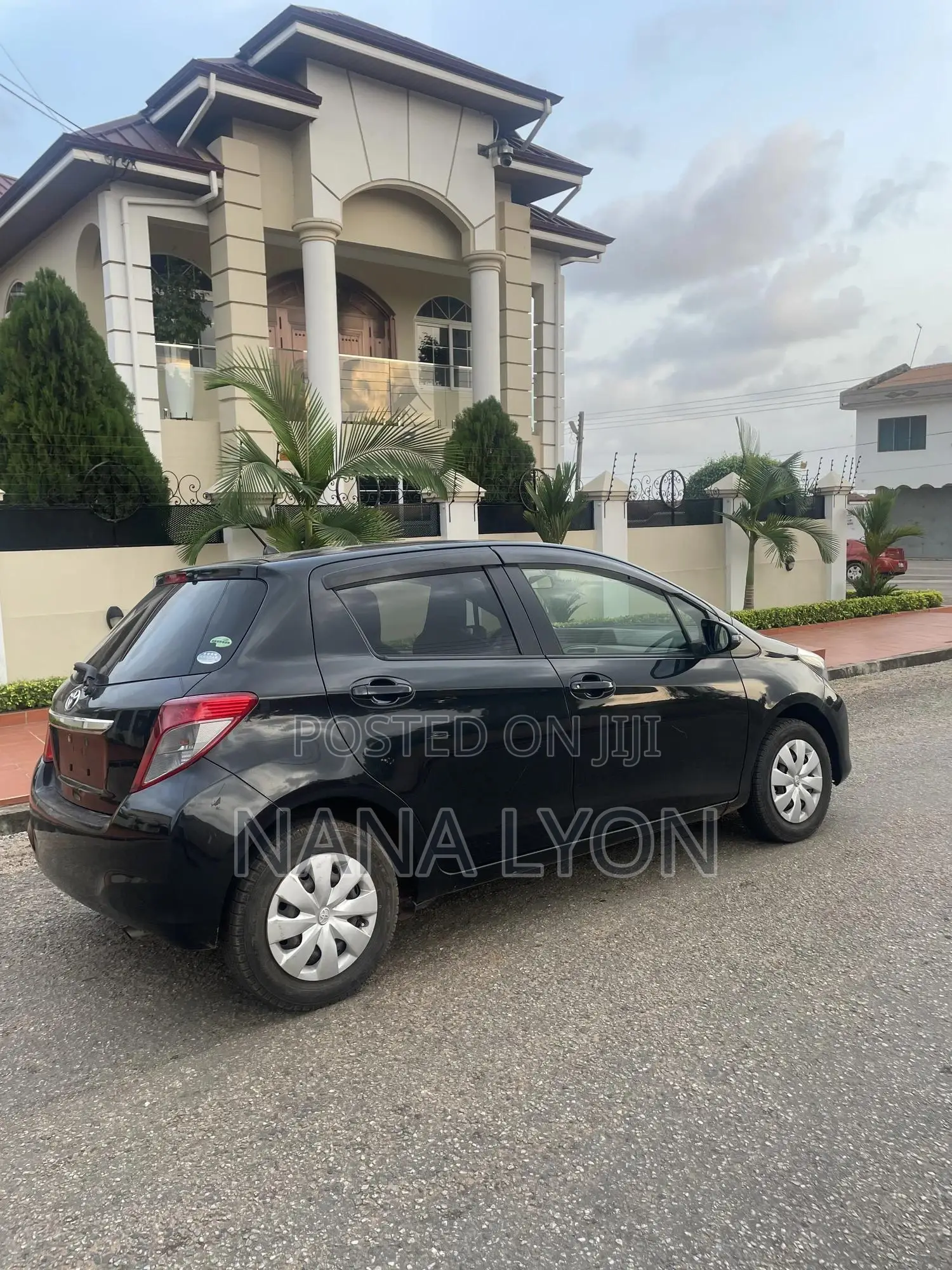 Toyota Vitz 1.3 FWD 5dr 2014 Black