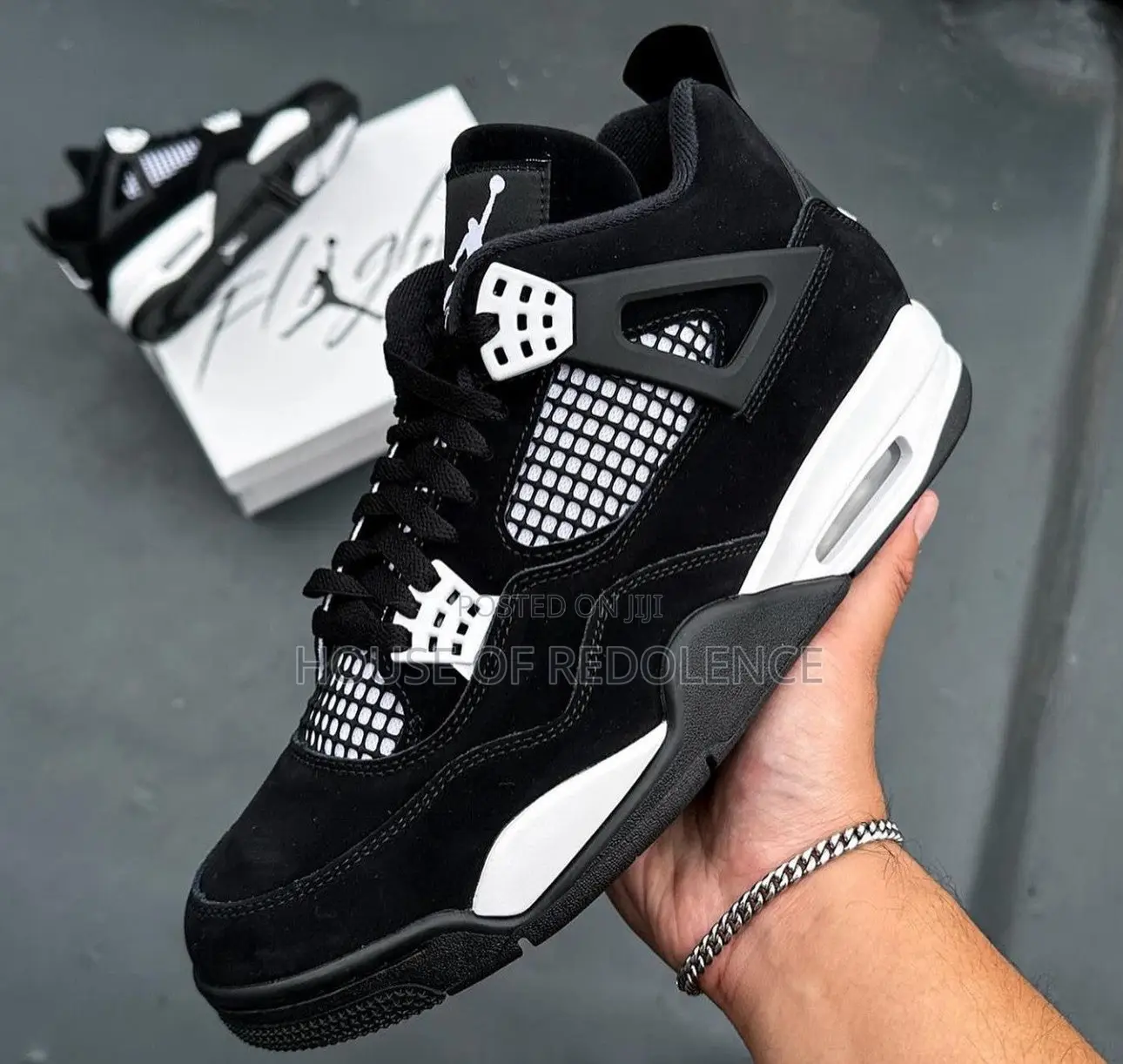 Air Jordan 4 Thunder Sneakers