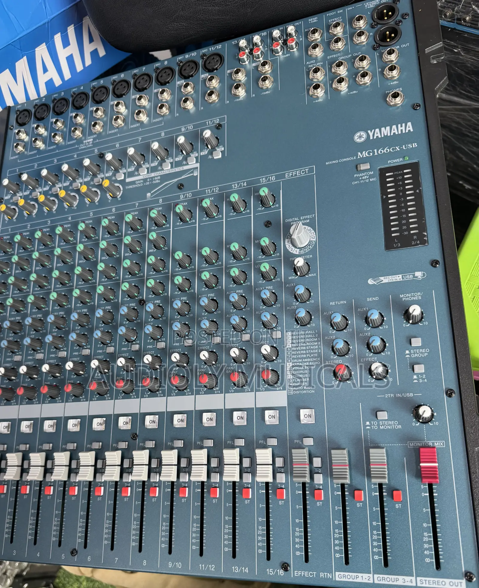 Mixer Console 16 - Channel Yamaha Mg Raw Mixer