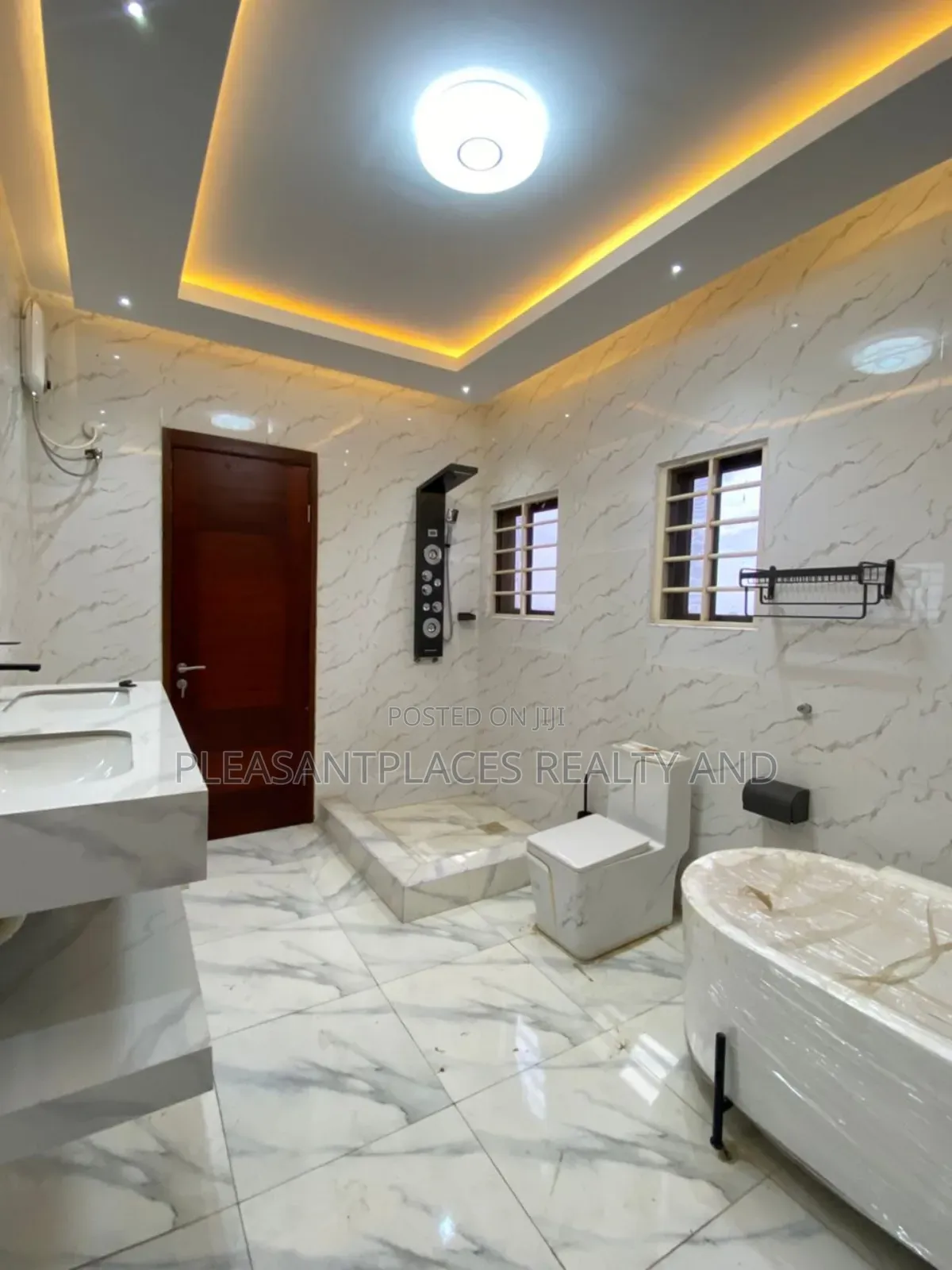 5bdrm House in Pleasantplaces, East Legon for sale