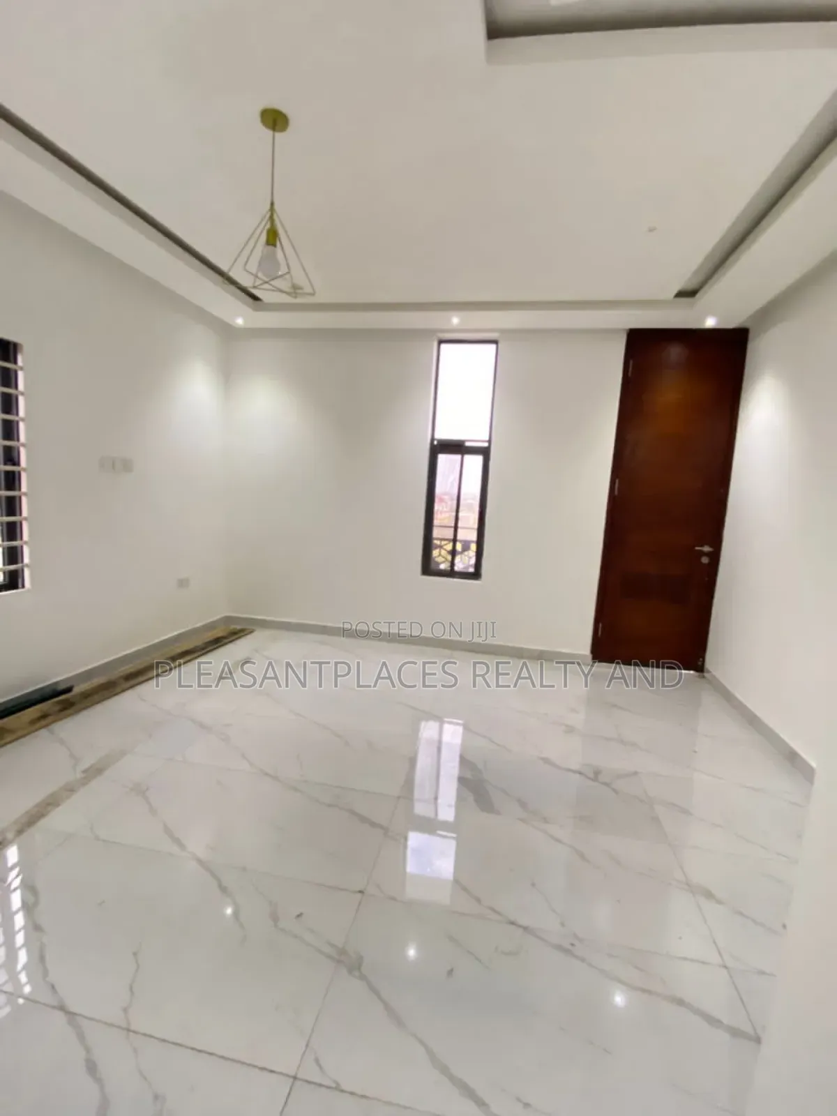 5bdrm House in Pleasantplaces, East Legon for sale