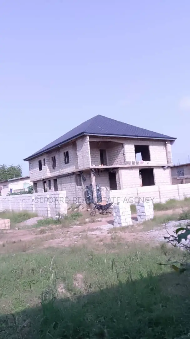 5bdrm Duplex in Amasaman for sale