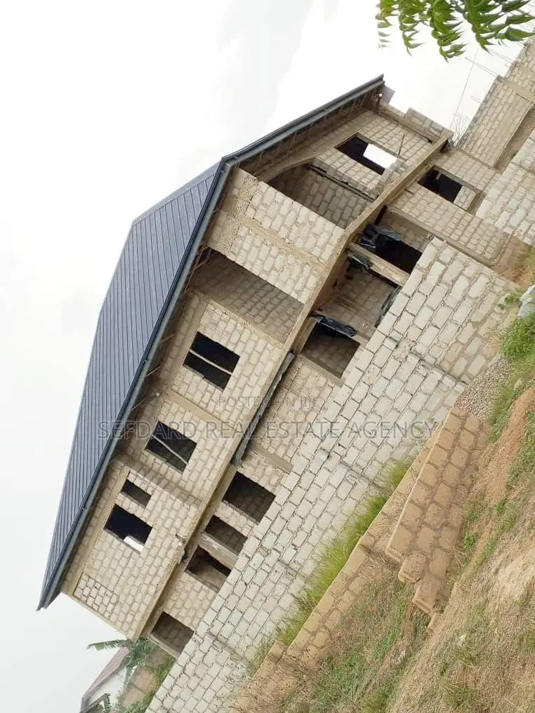 5bdrm Duplex in Amasaman for sale