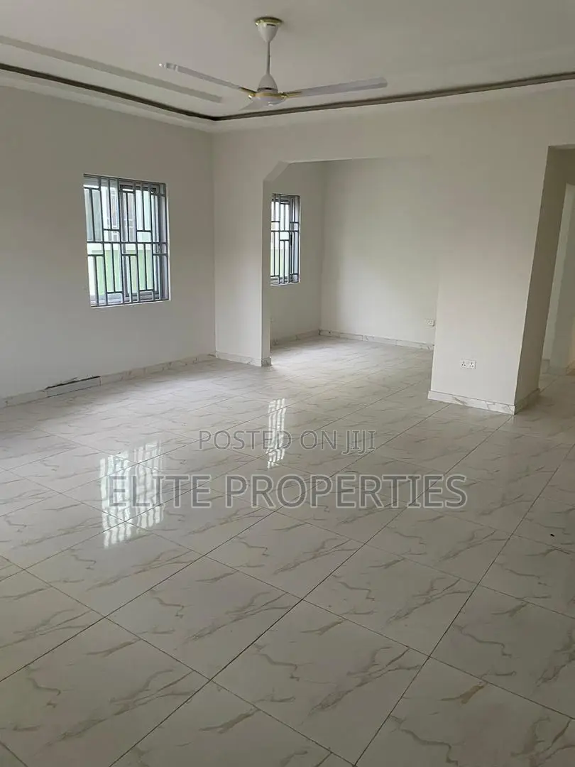 3bdrm House in Community 25 Adom for rent