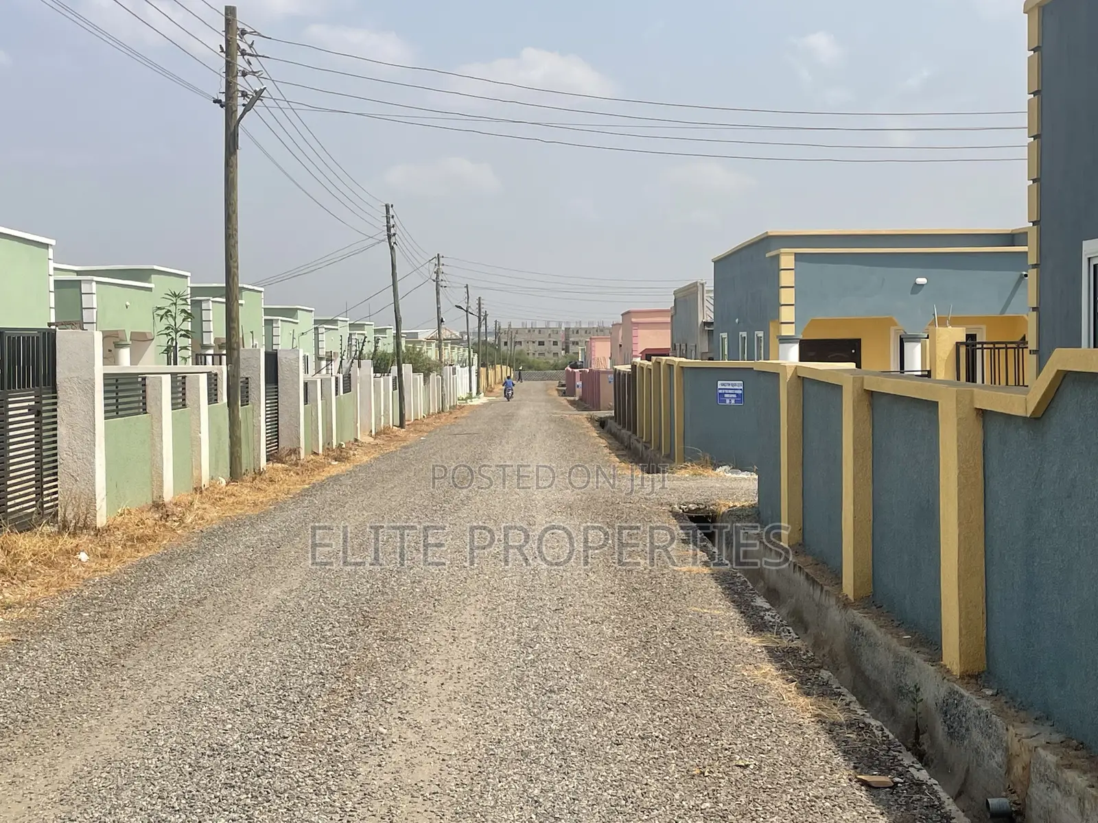 3bdrm House in Community 25 Adom for rent