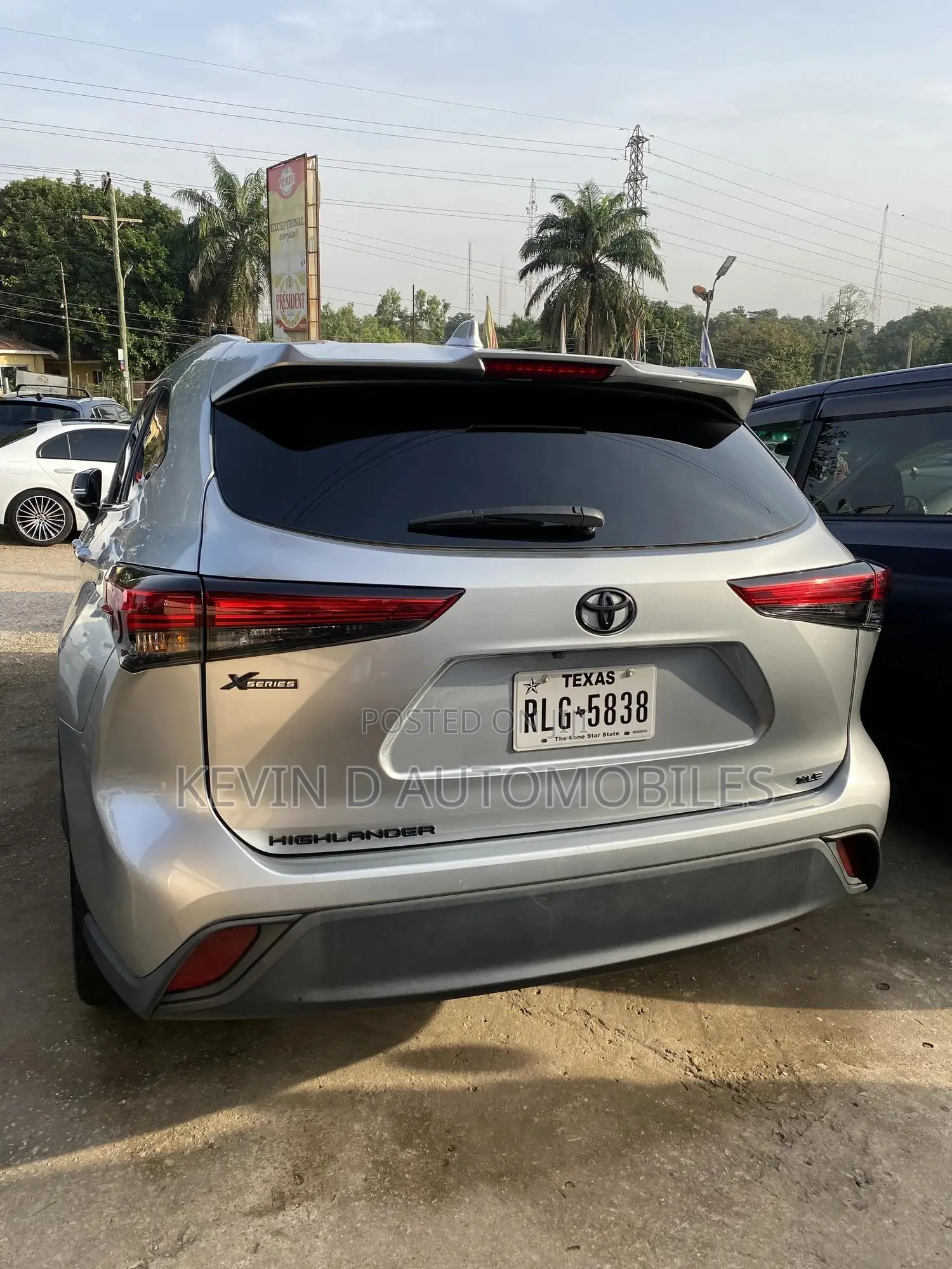 Toyota Highlander XLE AWD 2023 Silver