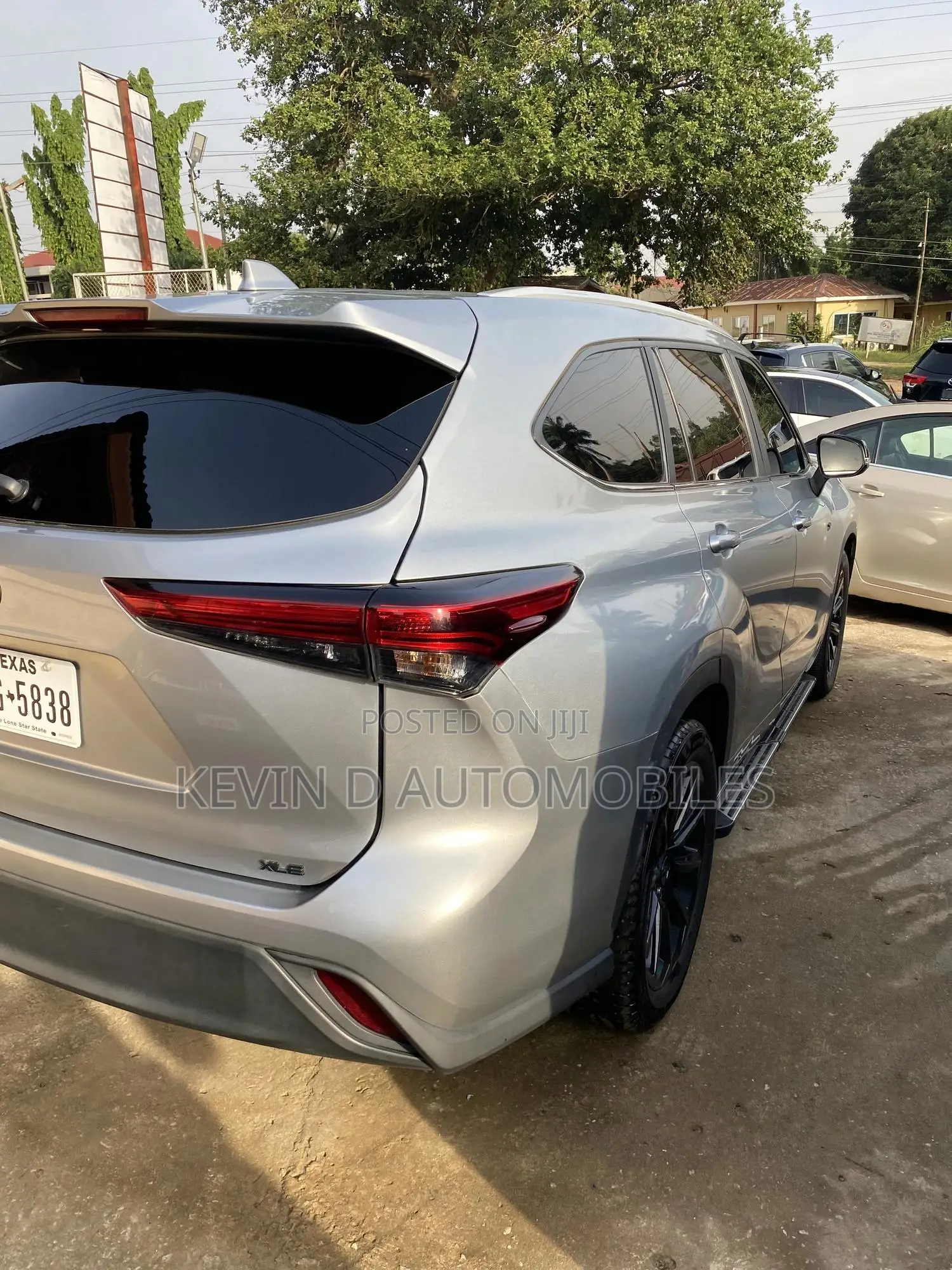Toyota Highlander XLE AWD 2023 Silver