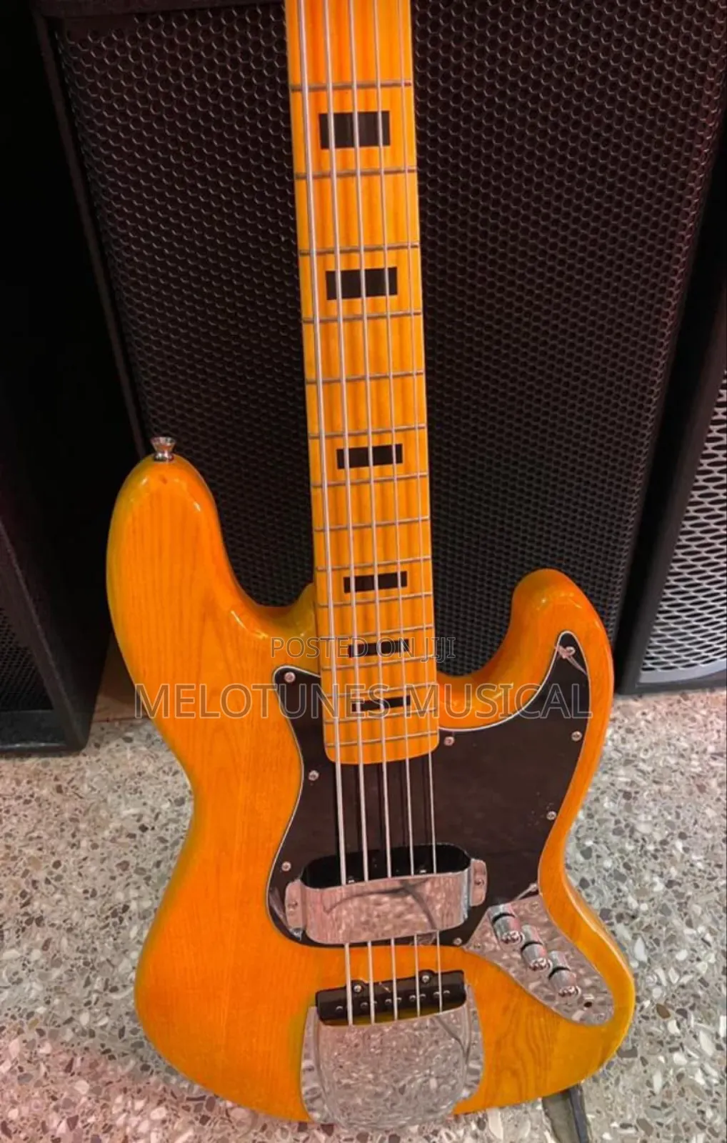 Fender Classic Vibe '70s Jazz Bass Active Guitar