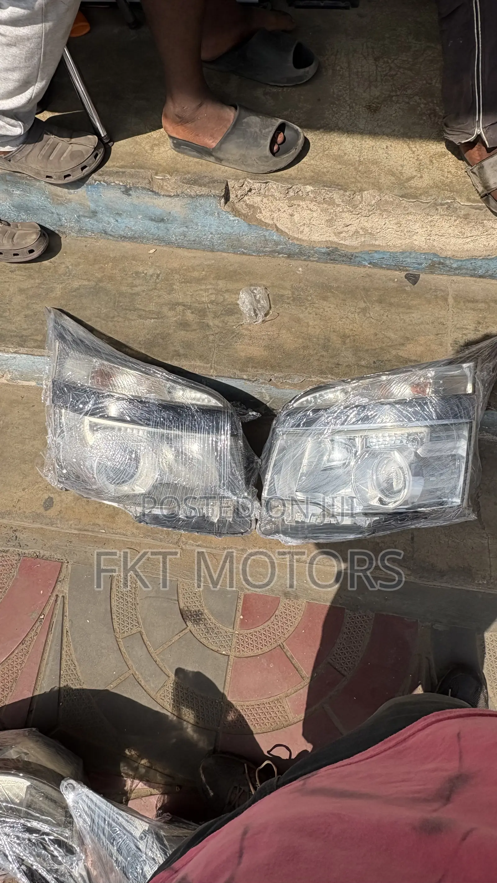 Toyota Voxy / Noah Headlights 2005,2006,2007,2008,2009,2010