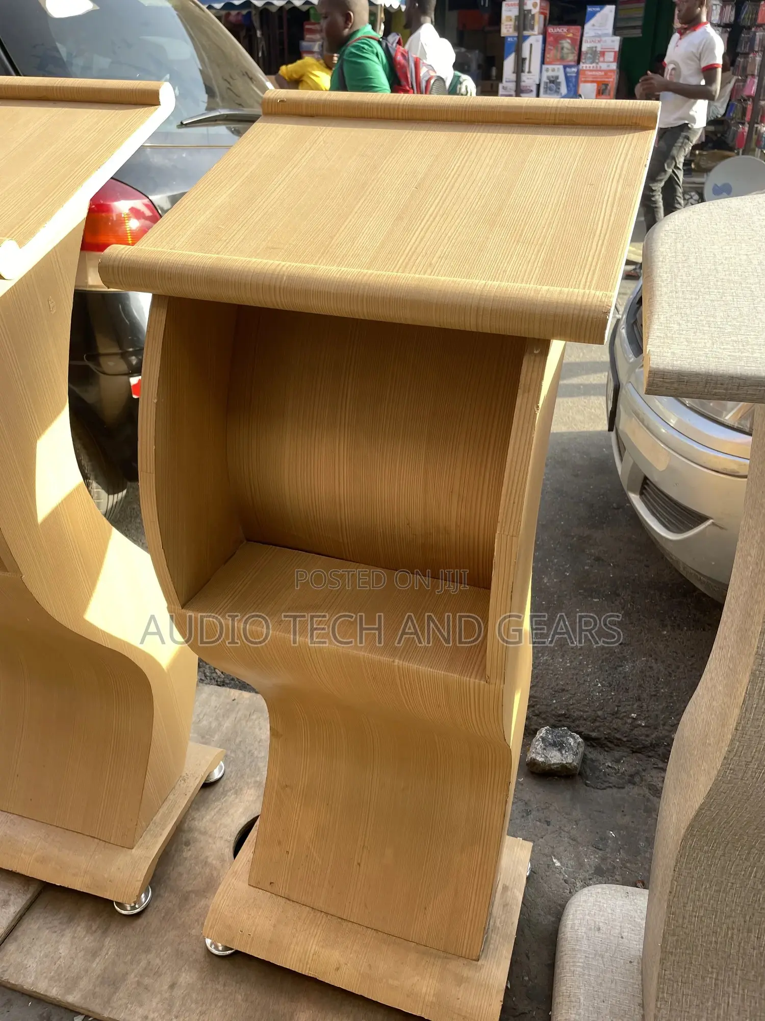 Wooden Pulpit {Brown}