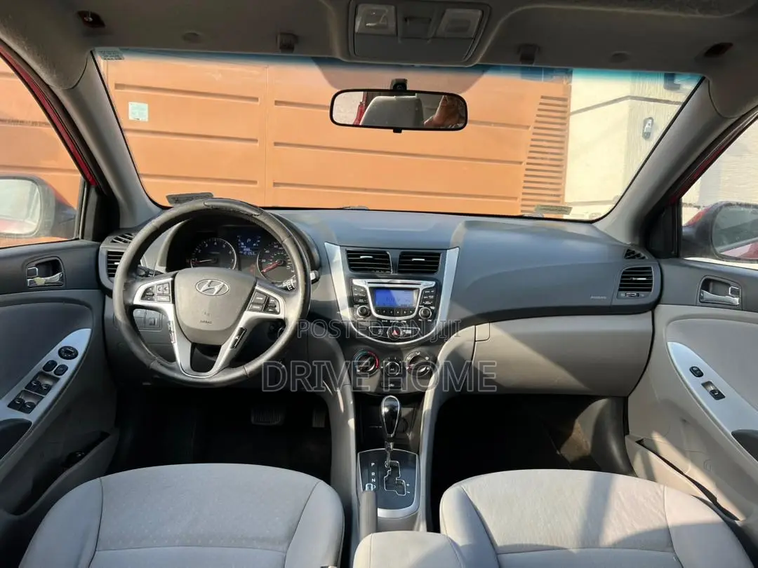 Hyundai Accent SE 2013