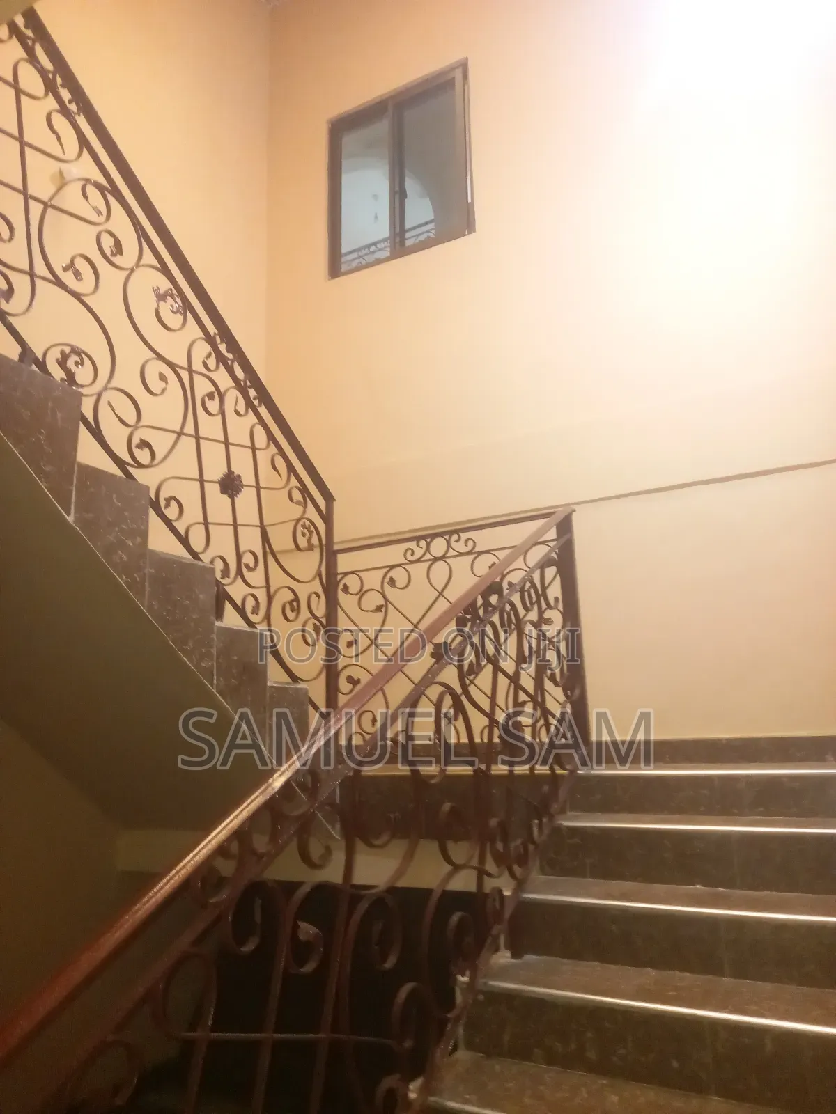 8bdrm House in Tema Community 12 for rent